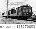 A distribution train photographed between Mukomachi and Nishioji on the Tokaido Main Line 128270853