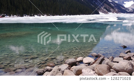 Thawing ice reveals clear lake 128271028