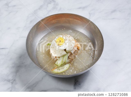 Naengmyeon(Buchwheat cool noodles) 128271086