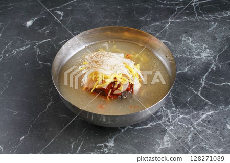 Naengmyeon(Buchwheat cool noodles) 128271089