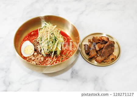 Naengmyeon(Buchwheat cool noodles) Naengmyeon(Buchwheat cool noodles) 128271127