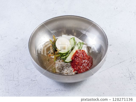 Naengmyeon(Buchwheat cool noodles) 128271136