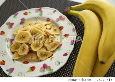Banana chips and bananas Banana chips and bananas 128272513