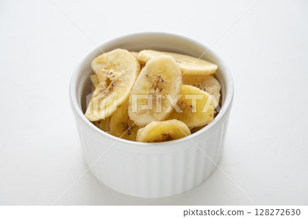 banana chips 128272630