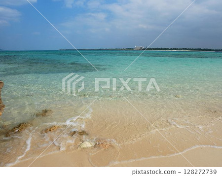 沖繩縣宮古島市來間漁港海灘冬季大海 128272739