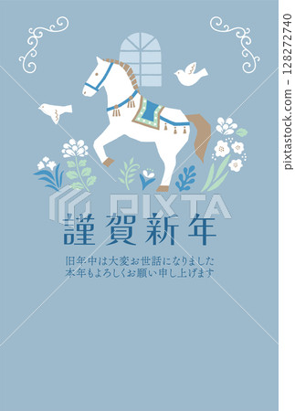 優雅的新年賀卡模板，上面有一匹白馬和鮮花 128272740