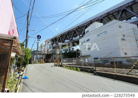 Osaka Higashiyodogawa Ward, around Hankyu Awaji Station, elevated construction scene 128273549
