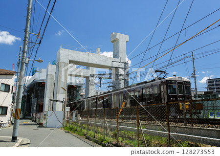 Osaka Higashiyodogawa Ward, around Hankyu Awaji Station, elevated construction scene 128273553
