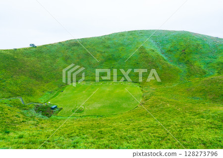 靜岡縣伊東市大室山火山口 128273796