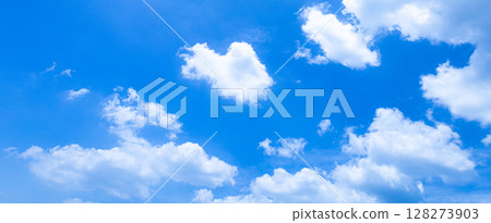 夏日雲彩、藍天與陽光的風景 夏日雲彩、藍天與陽光的風景 128273903