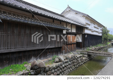 A registered cultural property house along the road in Doi-Kurakuchi, Aki City, Kochi Prefecture 128274291