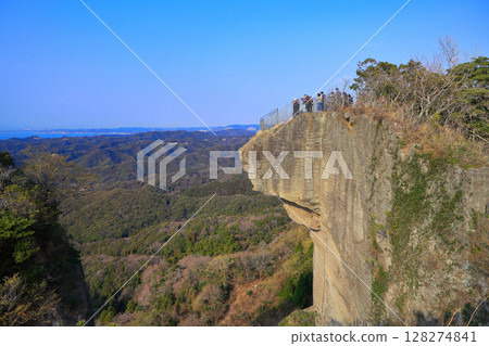[Chiba Prefecture] A glimpse of hell on Mount Nokogiri on a clear day (Nihonji Temple) 128274841