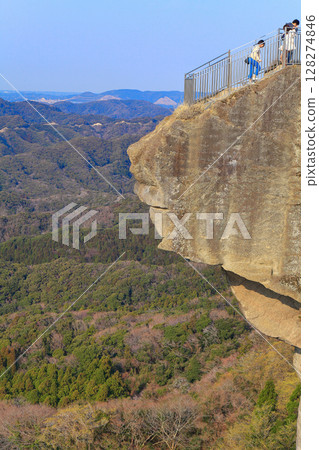 [Chiba Prefecture] A glimpse of hell on Mount Nokogiri on a clear day (Nihonji Temple) 128274846