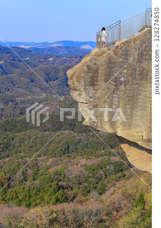 [Chiba Prefecture] A glimpse of hell on Mount Nokogiri on a clear day (Nihonji Temple) 128274850