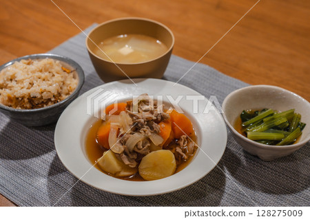 A Japanese-style dinner with meat and potatoes as the main dish 128275009