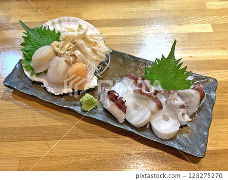 Scallop sashimi, scallop sashimi Octopus sashimi, octopus sashimi 128275270