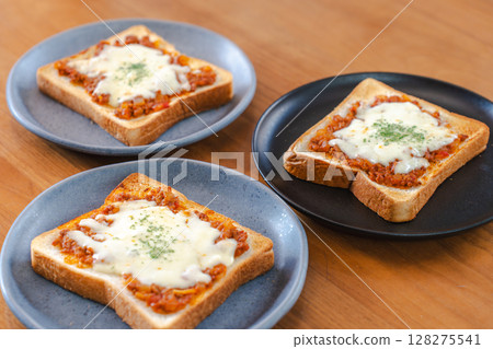 Meat sauce and cheese toast breakfast Meat sauce and cheese toast breakfast 128275541