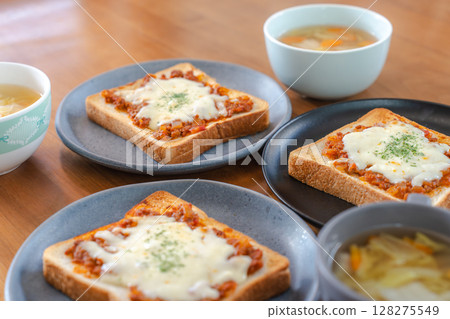Meat sauce and cheese toast breakfast Meat sauce and cheese toast breakfast 128275549