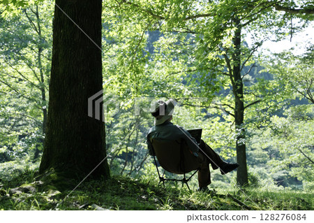 Man working in nature 128276084