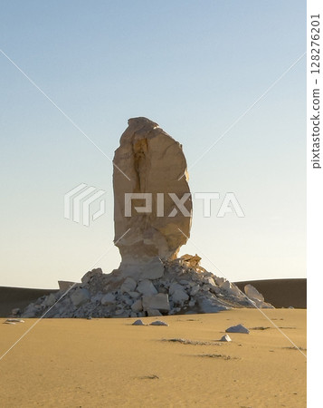 White rock formations and sand dunes in Egypt's White Desert, natural desert landscape White rock formations and sand dunes in Egypt's White Desert, natural desert landscape 128276201