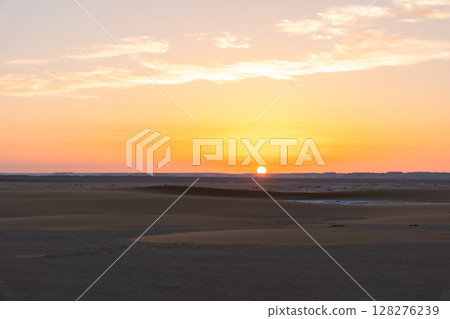 Beautiful sunset over sand dunes in the White Desert in Egypt 128276239