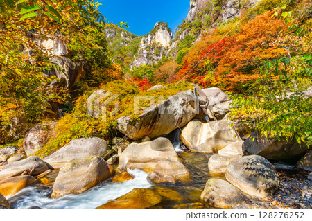 秋季壯觀的山谷－昇仙峽（山梨縣） 128276252