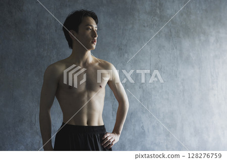 男人做俯臥撑 128276759