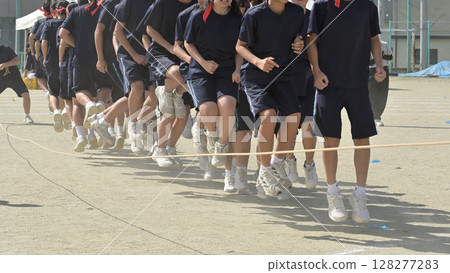 小男孩跳繩 小男孩跳繩 128277283