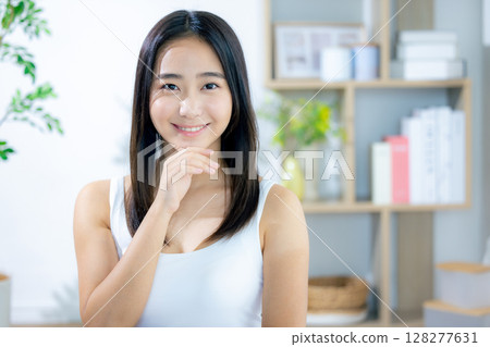 護膚圖像的年輕女子 128277631