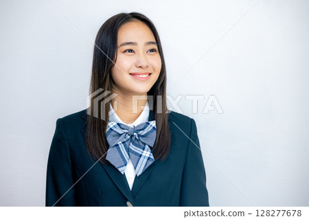 學校的女生要看 128277678