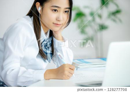 高中女生線上聽課 128277708
