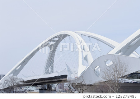 Toyota Ohashi Bridge: Beautiful arched curves (Toyota Ohashi Bridge, Toyota City, Aichi Prefecture) 128278483
