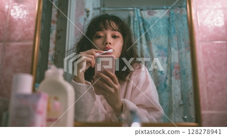 Lifestyle image of young woman 128278941