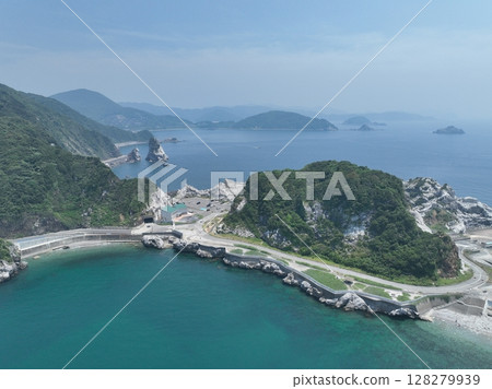 和歌山縣白崎海洋公園的無人機拍攝到的壯麗景色 和歌山縣白崎海洋公園的無人機拍攝到的壯麗景色 128279939