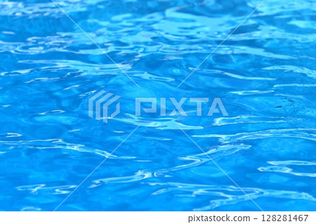 Reflection of rippling waves on the ocean surface 128281467