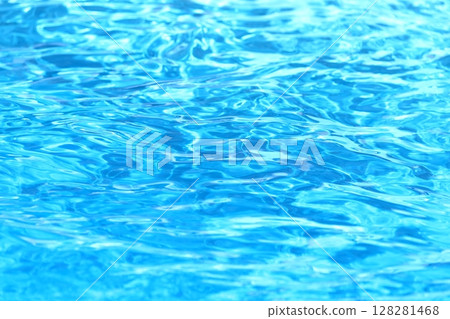Reflection of rippling waves on the ocean surface 128281468