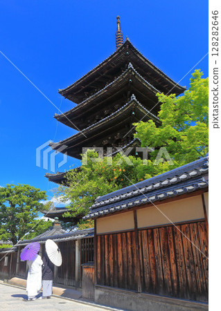 [京都府] 晴天的八坂塔與新婚夫婦（法觀寺） 128282646