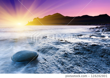 sea sea 128282801