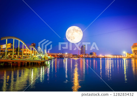 Rambla Maritim, Barcelona, Spain 128283432