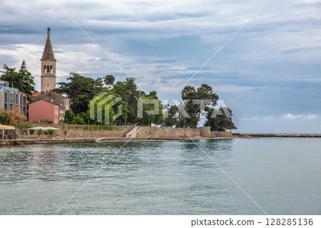 Novigrad old town peninsula on Adriatic sea, Croatia. 128285136