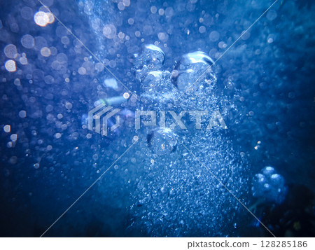 Bubbles and blue light in the water 128285186