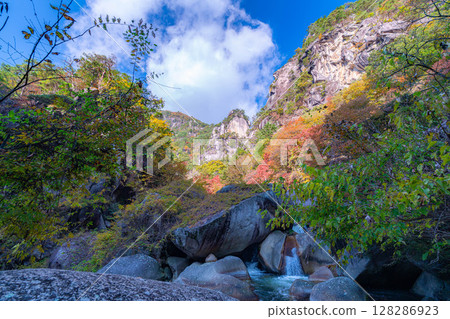 【紅葉】昇仙鄉的象徵-角延坊,欣賞絕美紅葉美景【山梨縣】 【紅葉】昇仙鄉的象徵-角延坊,欣賞絕美紅葉美景【山梨縣】 128286923