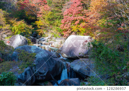 【紅葉】昇仙鄉的象徵-角延坊,欣賞絕美紅葉美景【山梨縣】 【紅葉】昇仙鄉的象徵-角延坊,欣賞絕美紅葉美景【山梨縣】 128286937