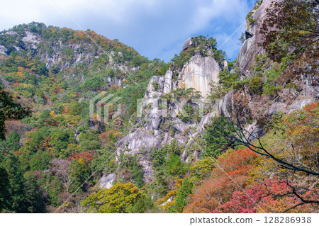 【紅葉】昇仙鄉的象徵－角延坊，欣賞絕美紅葉美景【山梨縣】 128286938