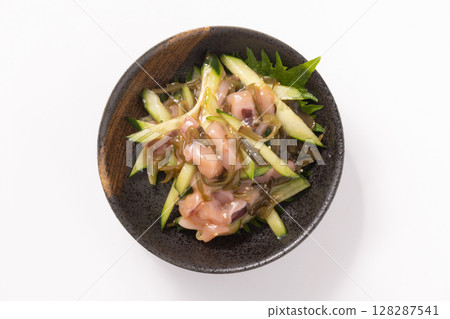 Salted squid with mekabu seaweed and cucumber 128287541