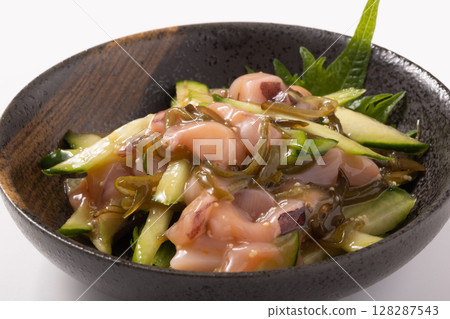 Salted squid with mekabu seaweed and cucumber 128287543