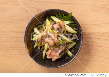 Salted squid with mekabu seaweed and cucumber 128287547