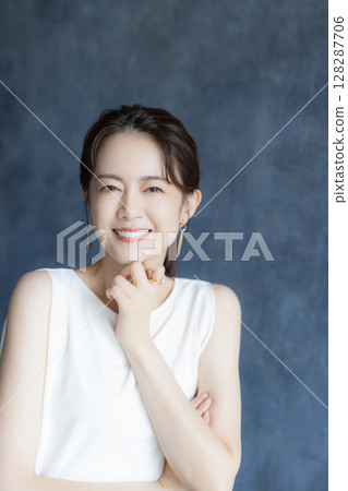 Beautiful middle-aged woman Beautiful middle-aged woman 128287706