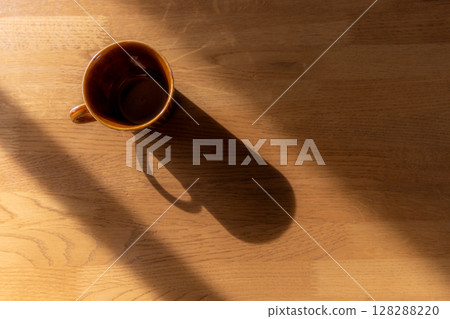 Aerial view of a wooden table and coffee cups 128288220
