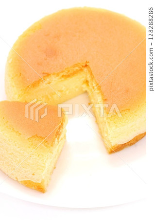 芝士蛋糕切割截面光背景 128288286
